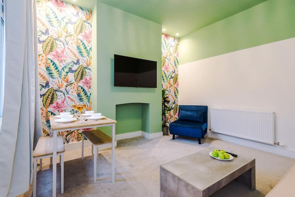 5 Bed Salford Sanctuary Retreat Villa Manchester Bagian luar foto