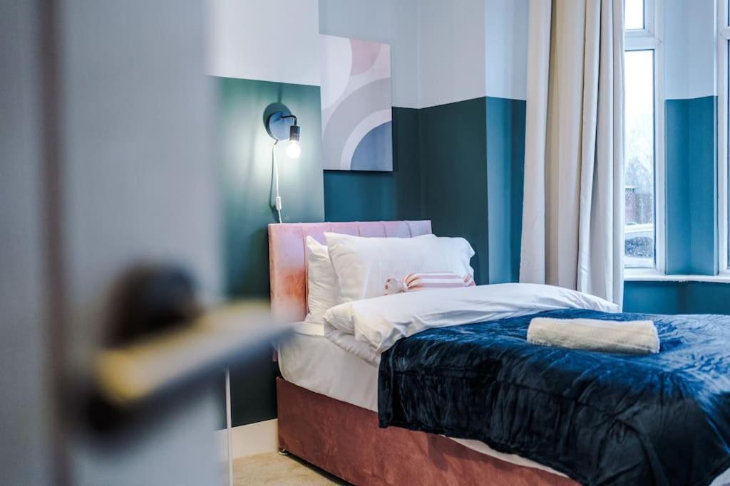 5 Bed Salford Sanctuary Retreat Villa Manchester Bagian luar foto