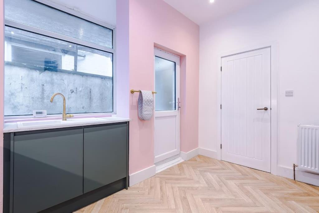 5 Bed Salford Sanctuary Retreat Villa Manchester Bagian luar foto