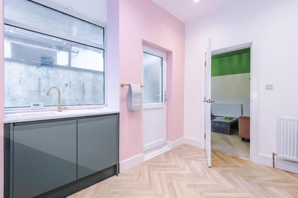 5 Bed Salford Sanctuary Retreat Villa Manchester Bagian luar foto