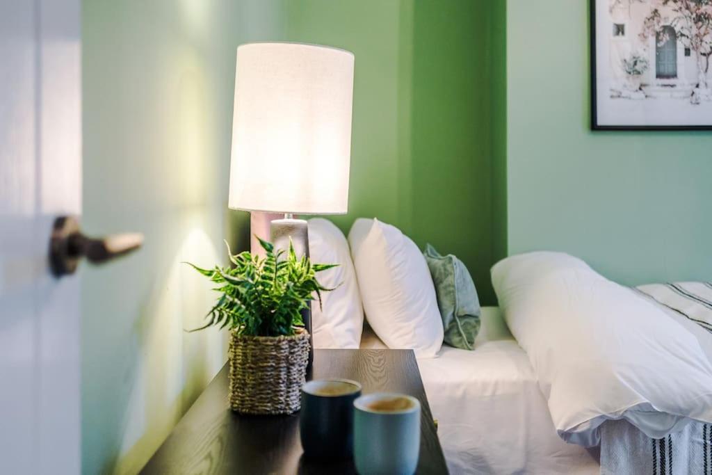 5 Bed Salford Sanctuary Retreat Villa Manchester Bagian luar foto