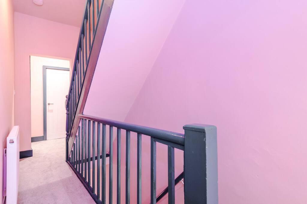 5 Bed Salford Sanctuary Retreat Villa Manchester Bagian luar foto