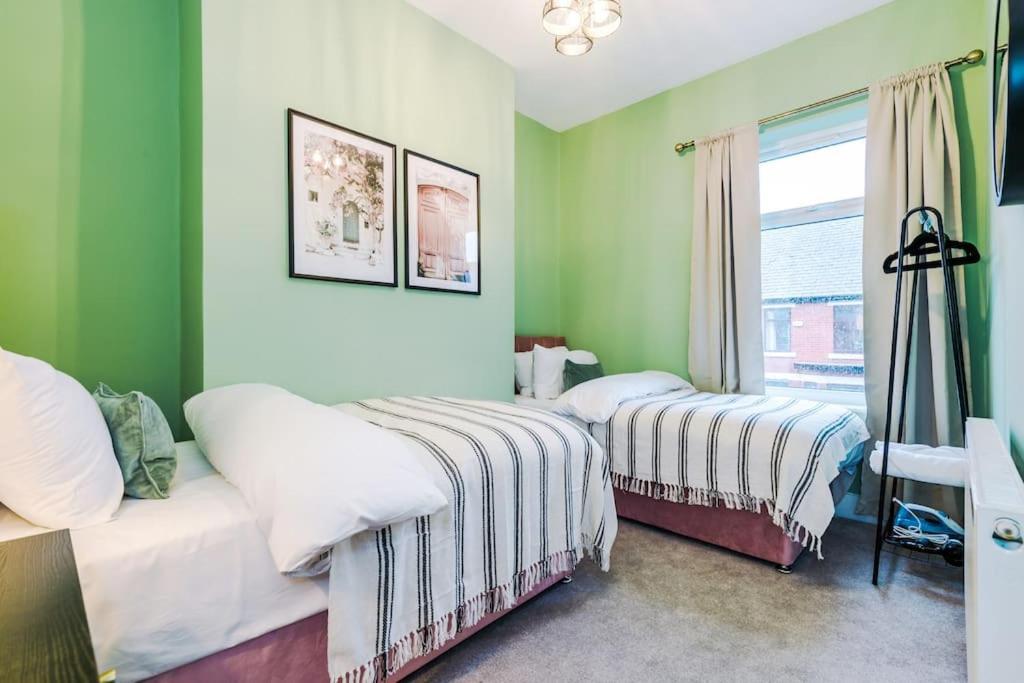 5 Bed Salford Sanctuary Retreat Villa Manchester Bagian luar foto