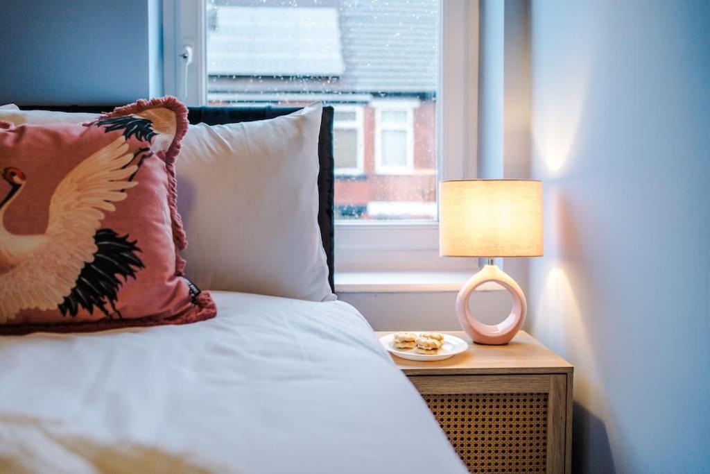 5 Bed Salford Sanctuary Retreat Villa Manchester Bagian luar foto